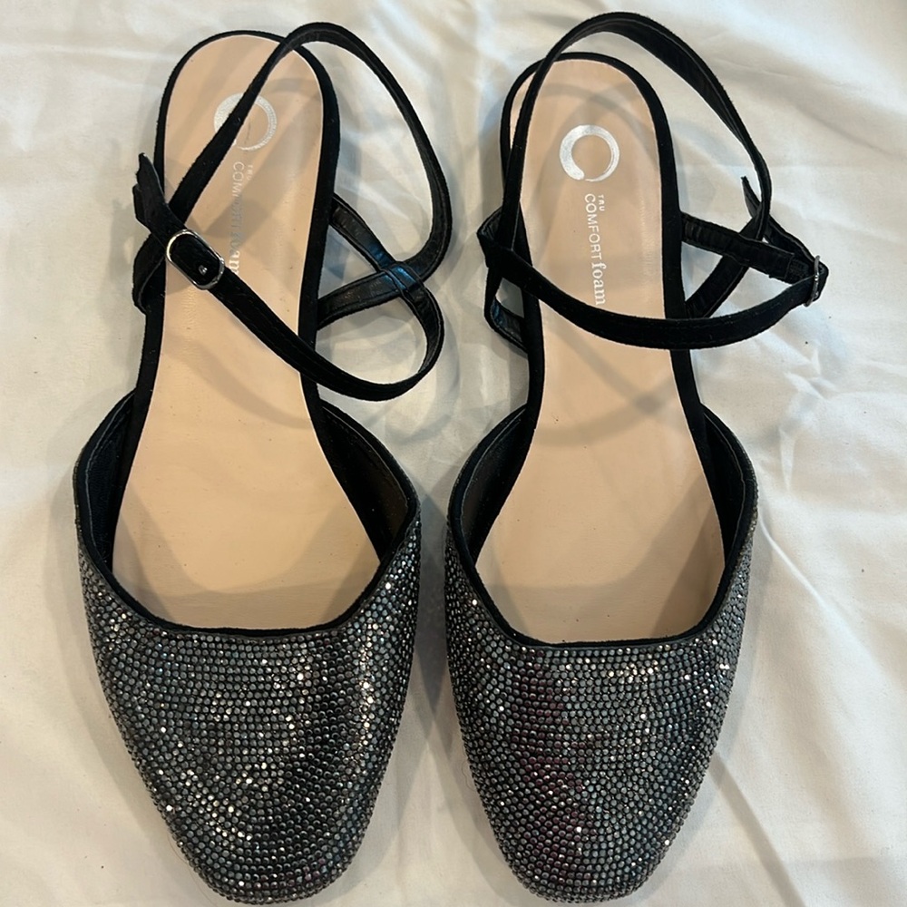 Journee Collection Nysha Rhinestone Flats Black 9.0 new condition